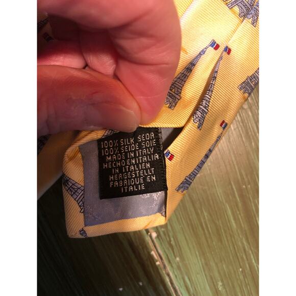 Beaufort Tie Rack EUC Yellow Silk Eiffel Tower Necktie - Picture 4 of 4